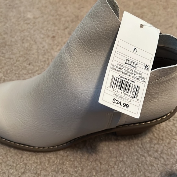 UNIVERSAL THREAD ankle booties w/ 1 inch chunky heel - Picture 4 of 4